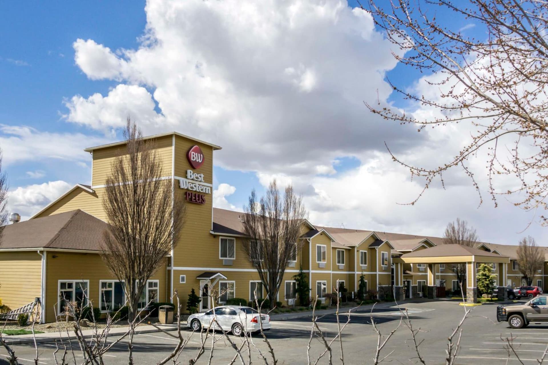 Best Western Plus Grapevine Inn property views in Sunnyside, WA — gallery photo 3