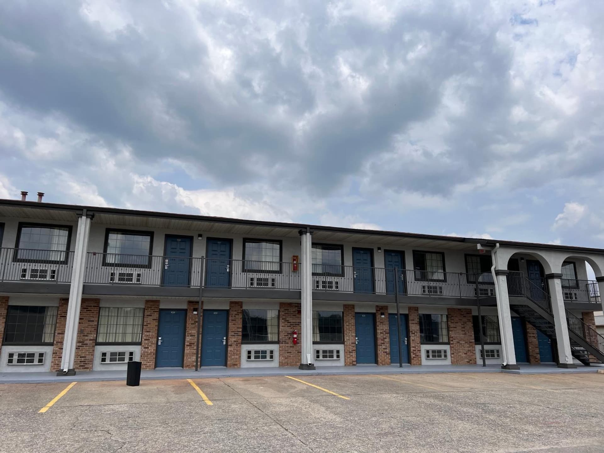 Americas Best Value Inn Blue Ridge interior in Blue Ridge, GA — gallery photo 2