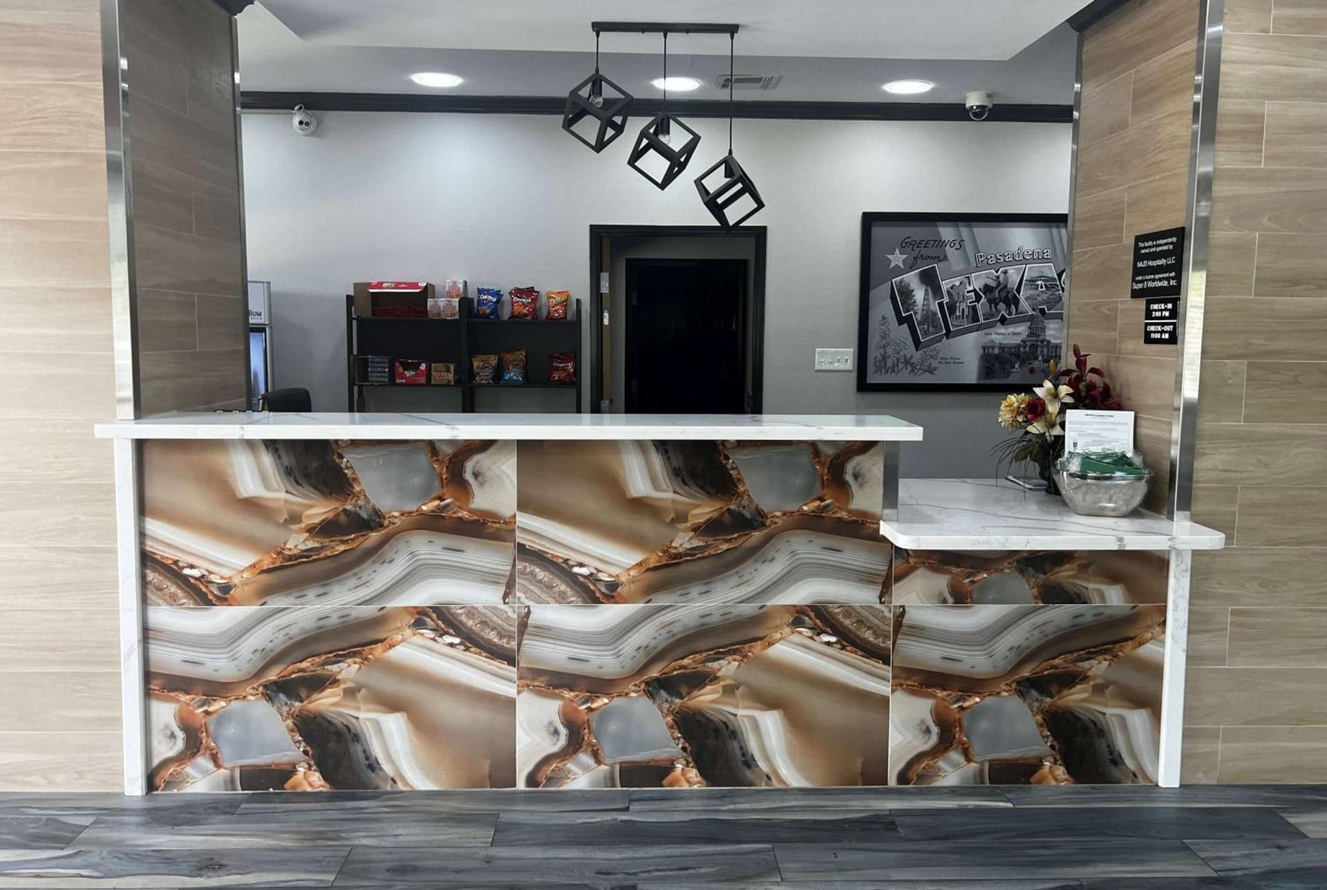 Super 8 by Wyndham Pasadena gallery photo in Pasadena, TX — image 5