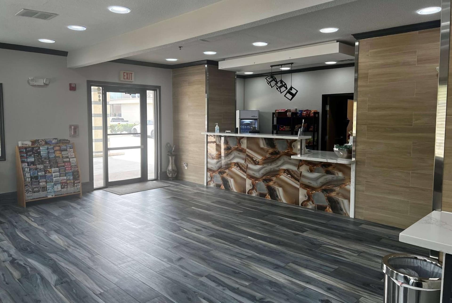 Super 8 by Wyndham Pasadena gallery photo in Pasadena, TX — image 21
