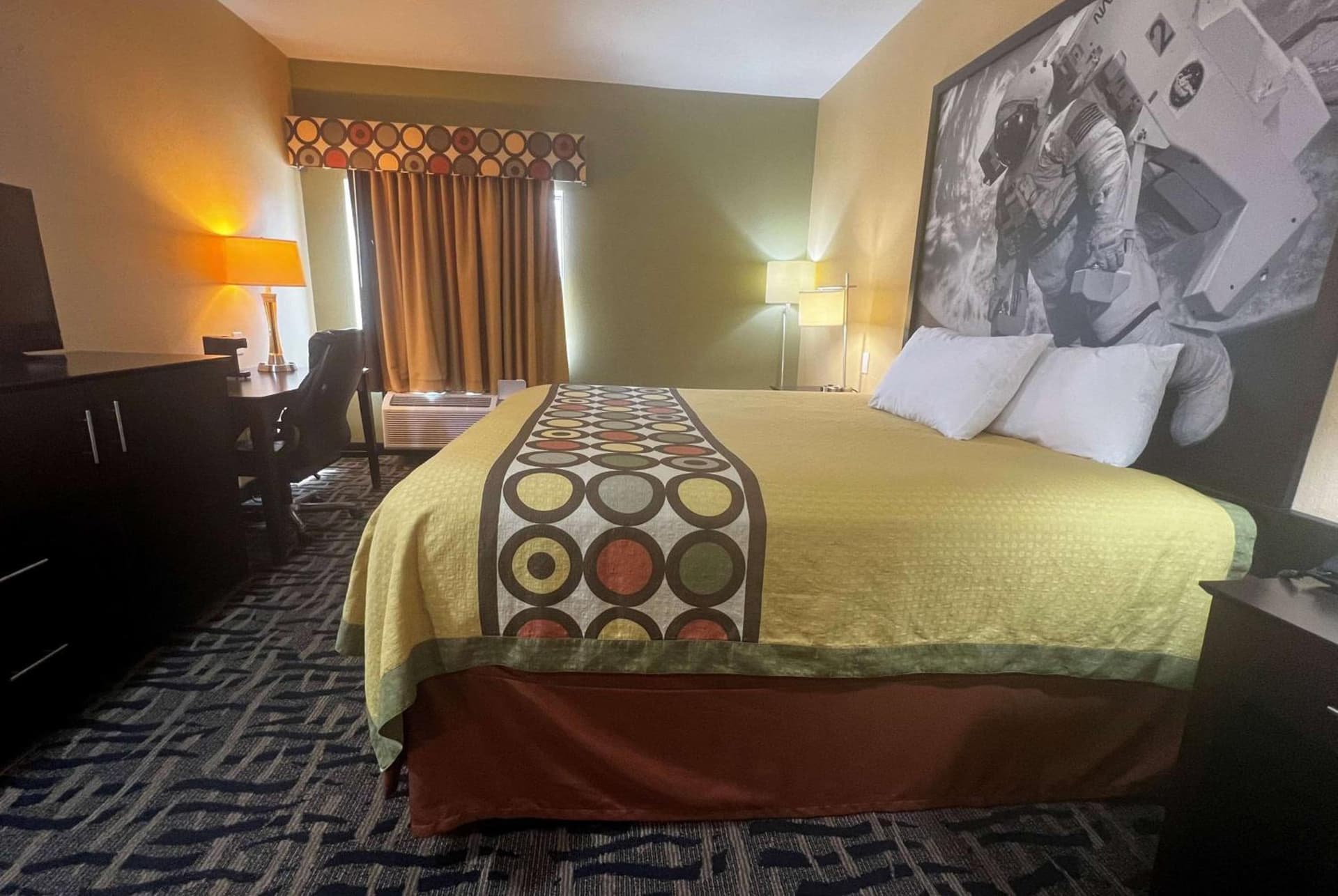 Super 8 by Wyndham Pasadena gallery photo in Pasadena, TX — image 57