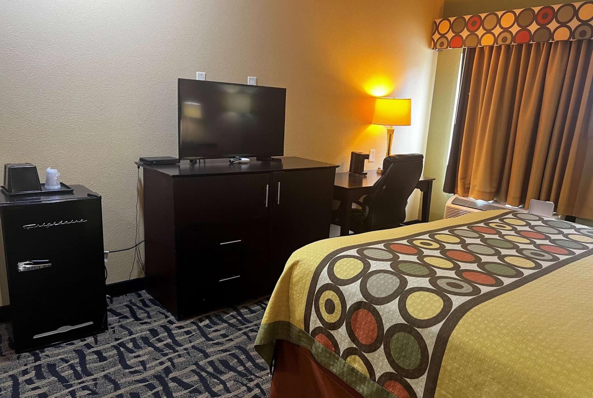 Super 8 by Wyndham Pasadena gallery photo in Pasadena, TX — image 4