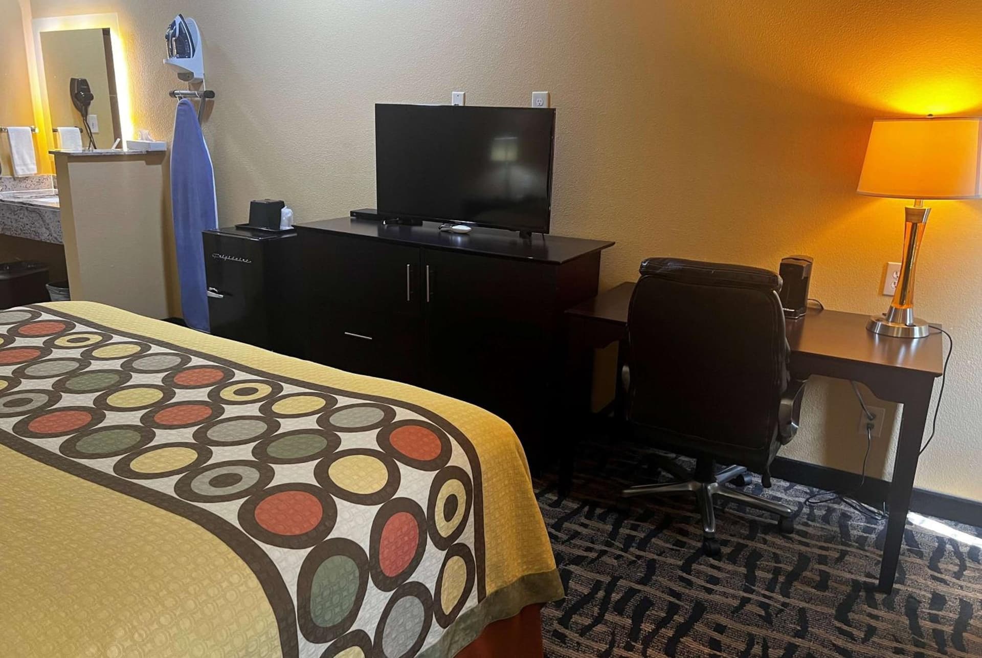 Super 8 by Wyndham Pasadena gallery photo in Pasadena, TX — image 17