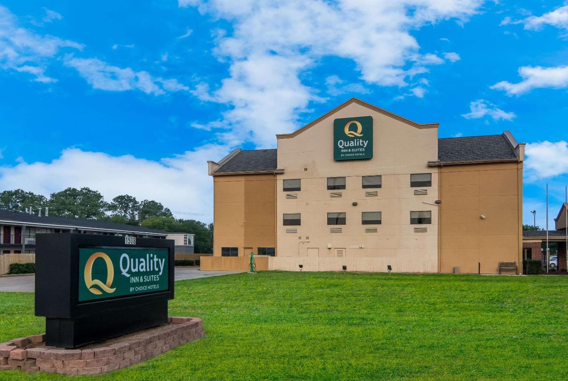 Quality Inn & Suites Waco North interior in Waco, TX — gallery photo 2