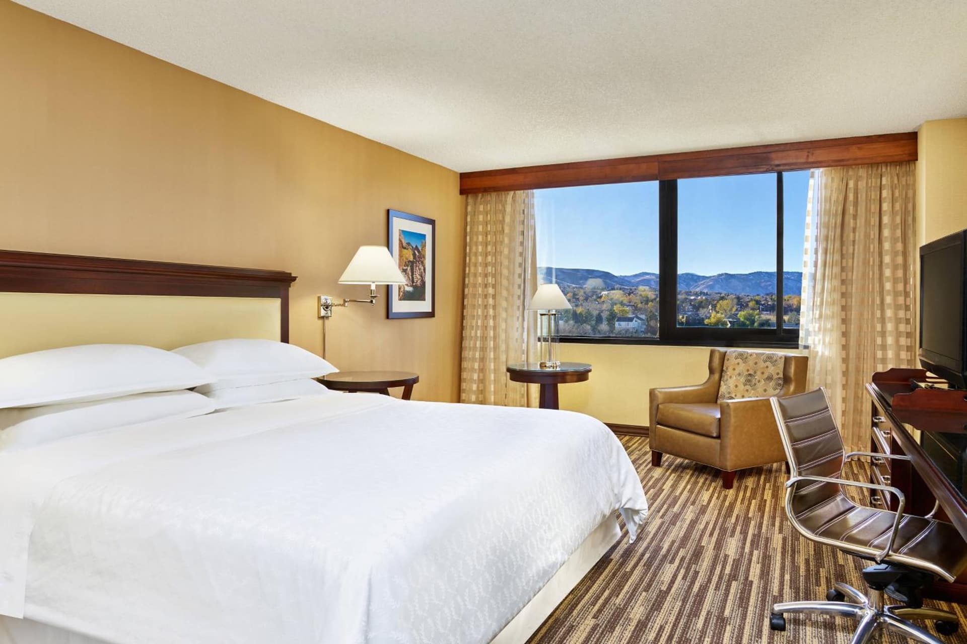 Sheraton Denver West Hotel interior in Lakewood, CO — gallery photo 2