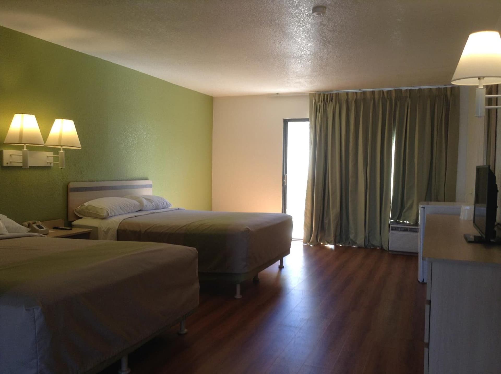 Motel 6 Hemet gallery photo in Hemet, CA — image 44