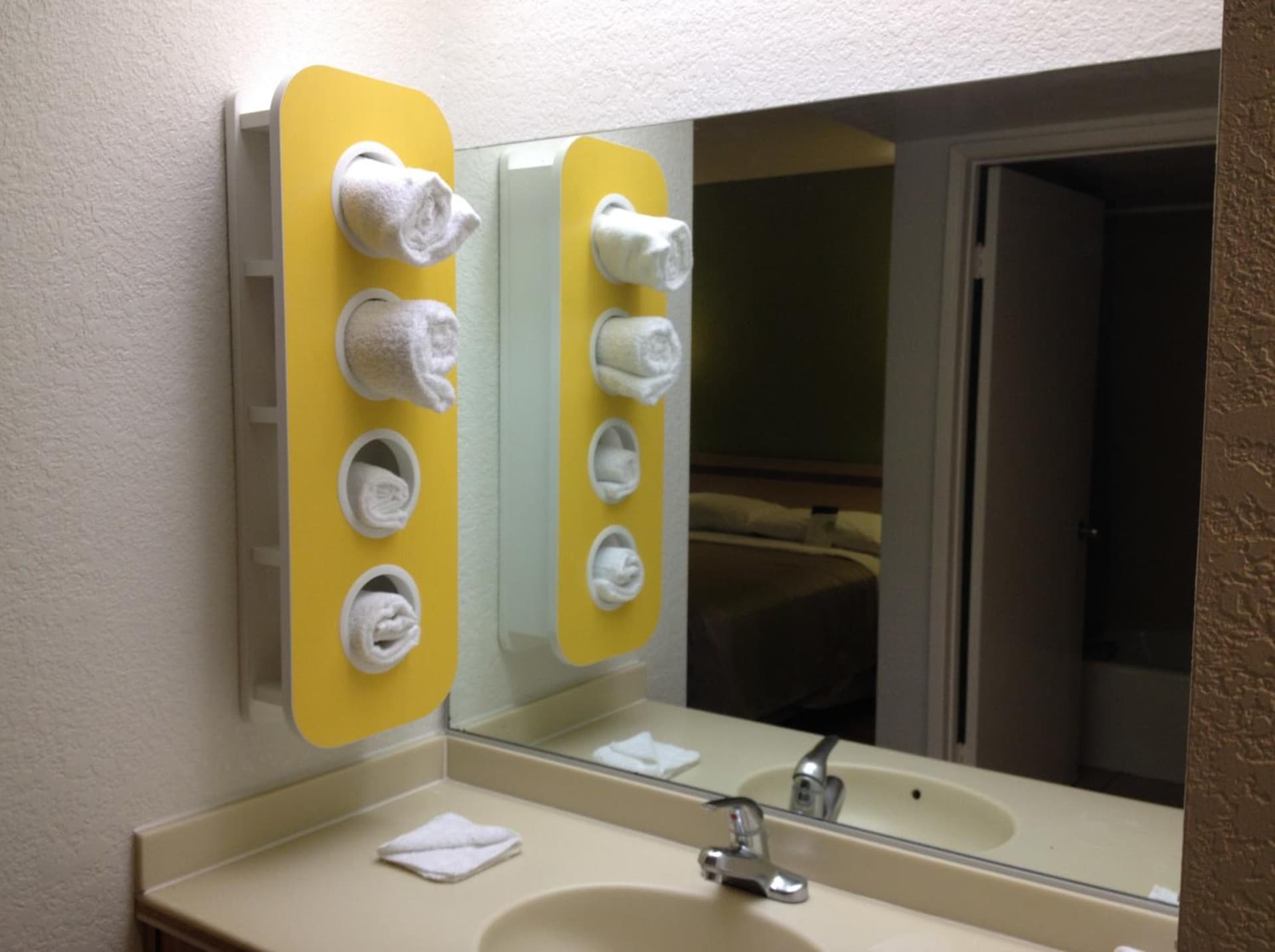 Motel 6 Hemet gallery photo in Hemet, CA — image 19
