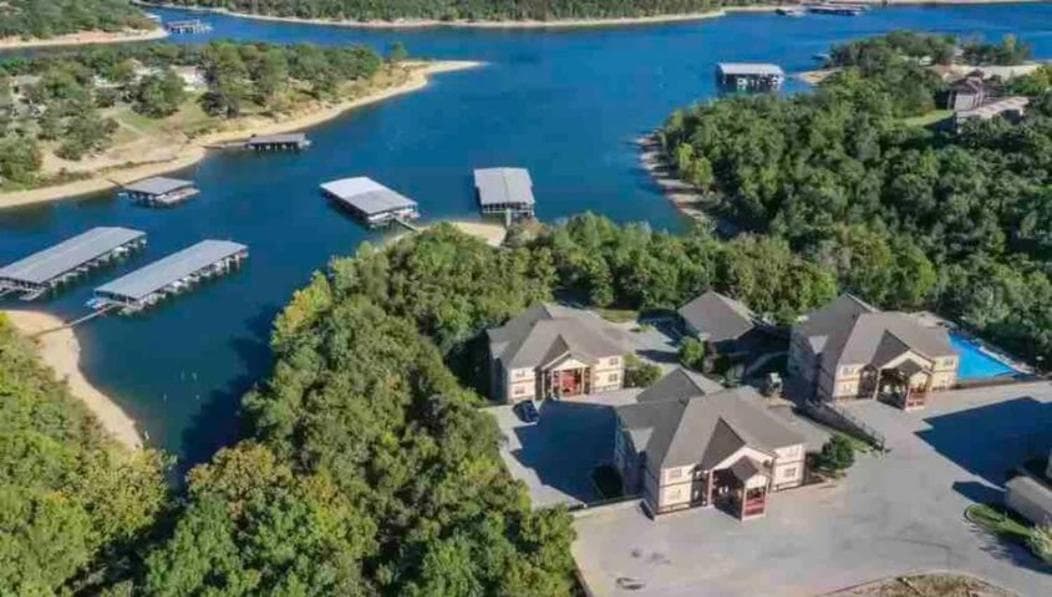 Rockwood Condos on Table Rock Lake With Boat Slips featured exterior or lobby in Branson, MO — similar hotel