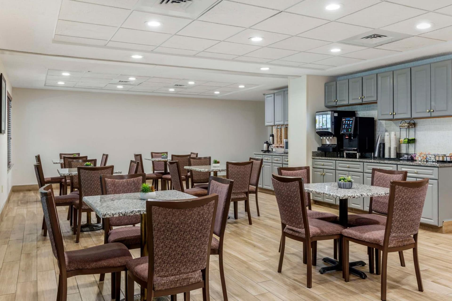 Best Western Plus New England Inn & Suites gallery photo in Berlin, CT — image 50