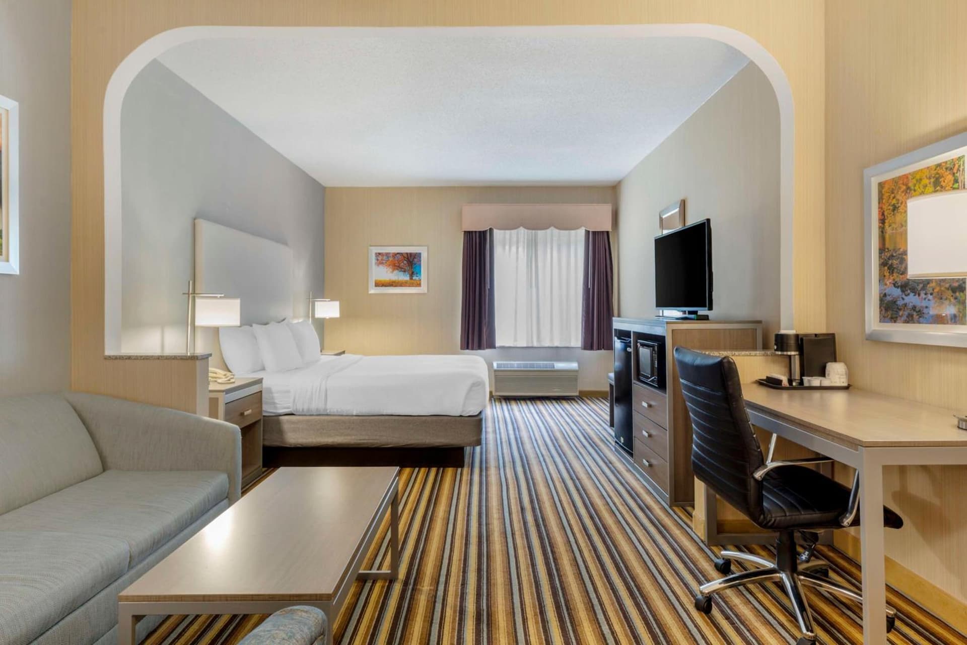 Best Western Plus New England Inn & Suites gallery photo in Berlin, CT — image 26