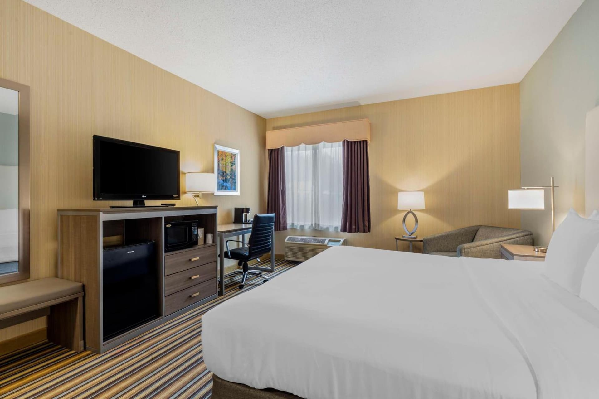 Best Western Plus New England Inn & Suites gallery photo in Berlin, CT — image 71