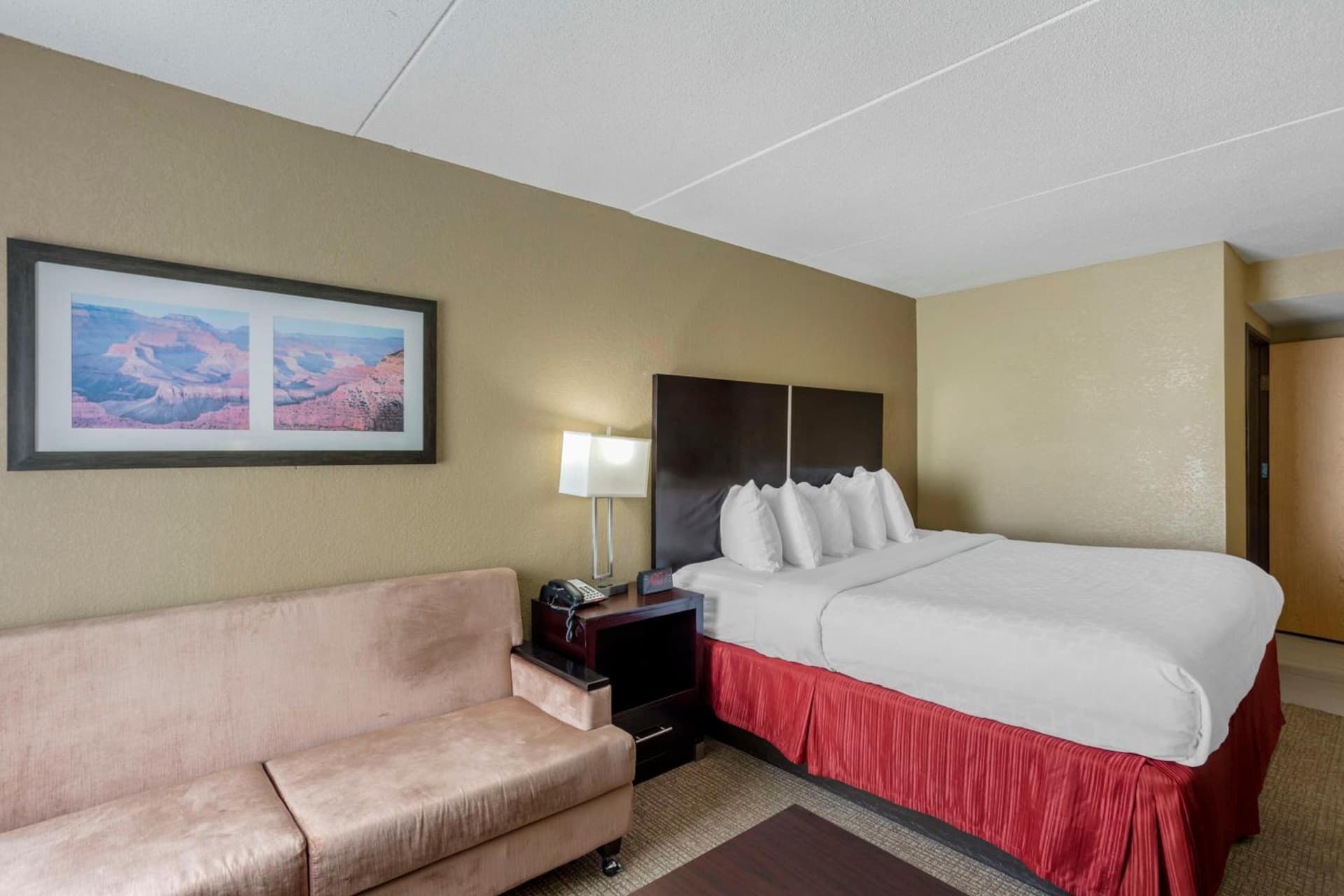 Best Western Harrisburg North Hershey property views in Harrisburg, PA — gallery photo 3
