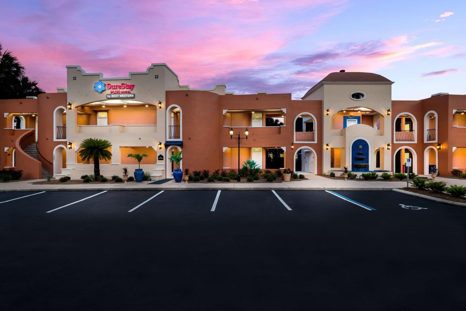 SureStay Plus Hotel by Best Western The Villages interior in Lady Lake, FL — gallery photo 2
