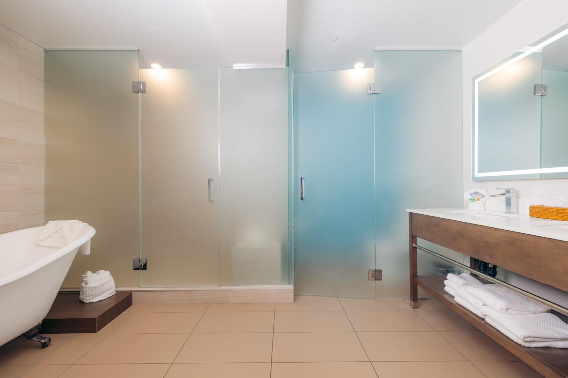The Cove Hotel gallery photo in Long Beach, CA — image 11