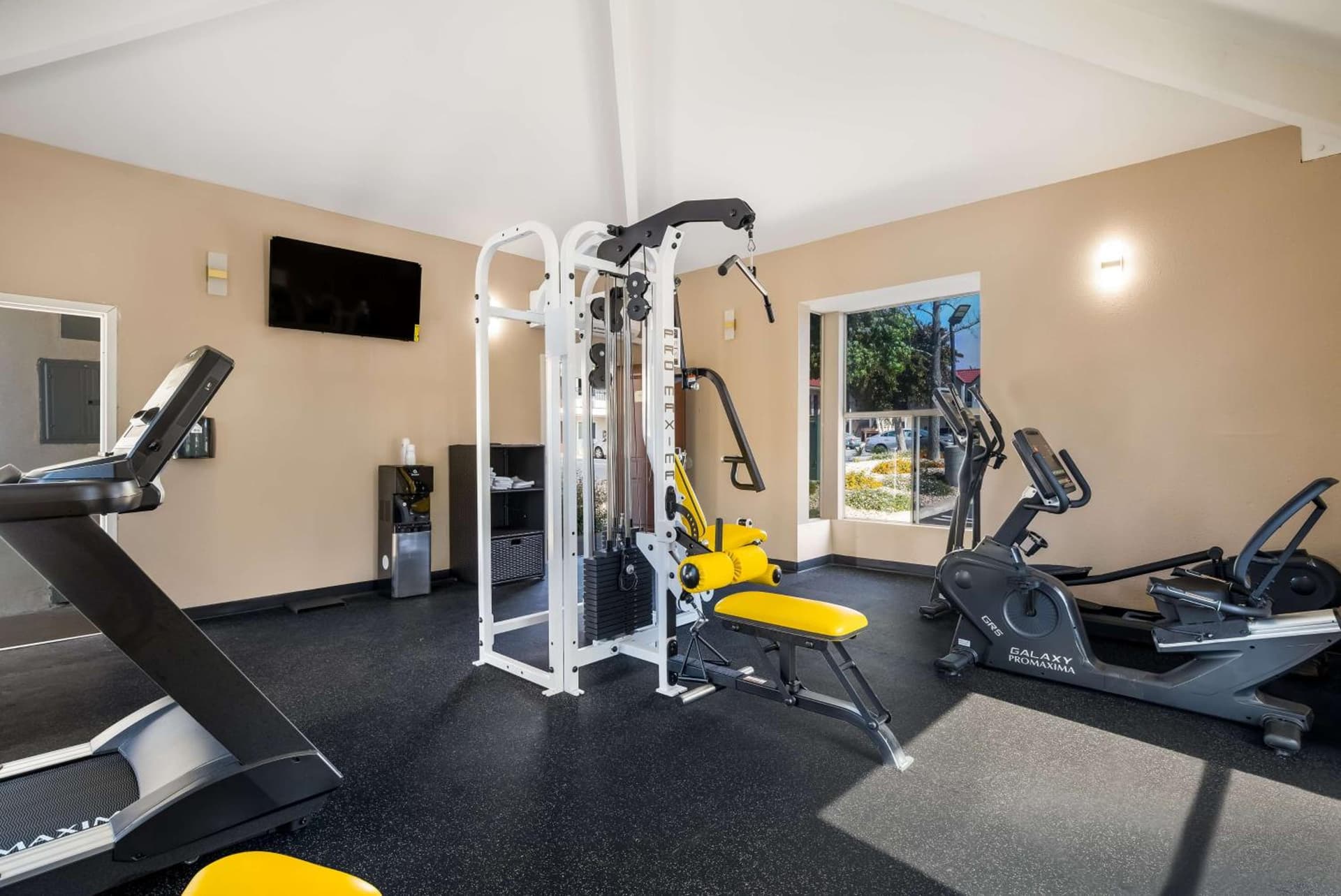 SureStay Plus Hotel by Best Western Upland - Ontario North interior in Upland, CA — gallery photo 2