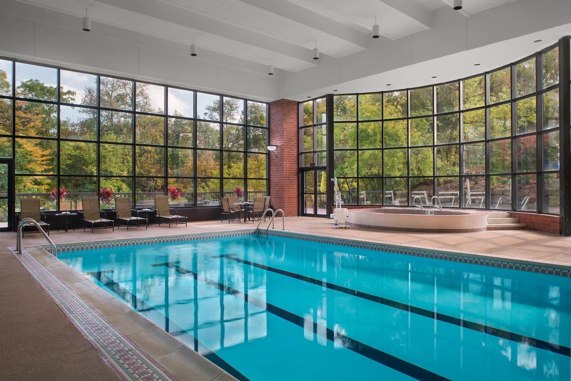 Sheraton Suites Akron Cuyahoga Falls interior in Cuyahoga Falls, OH — gallery photo 2