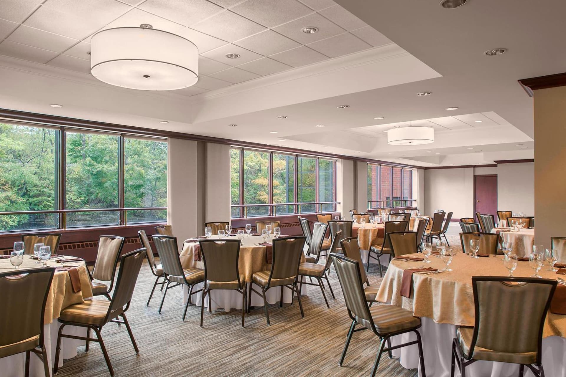 Sheraton Suites Akron Cuyahoga Falls gallery photo in Cuyahoga Falls, OH — image 9