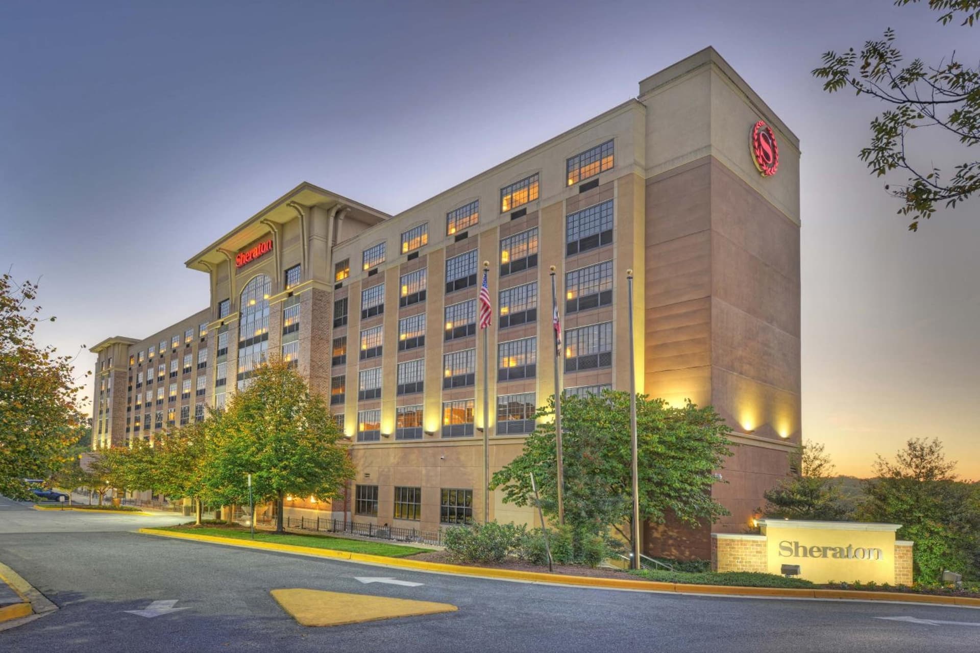 Sheraton Baltimore Washington Airport - BWI featured exterior or lobby in Linthicum Heights, MD — similar hotel