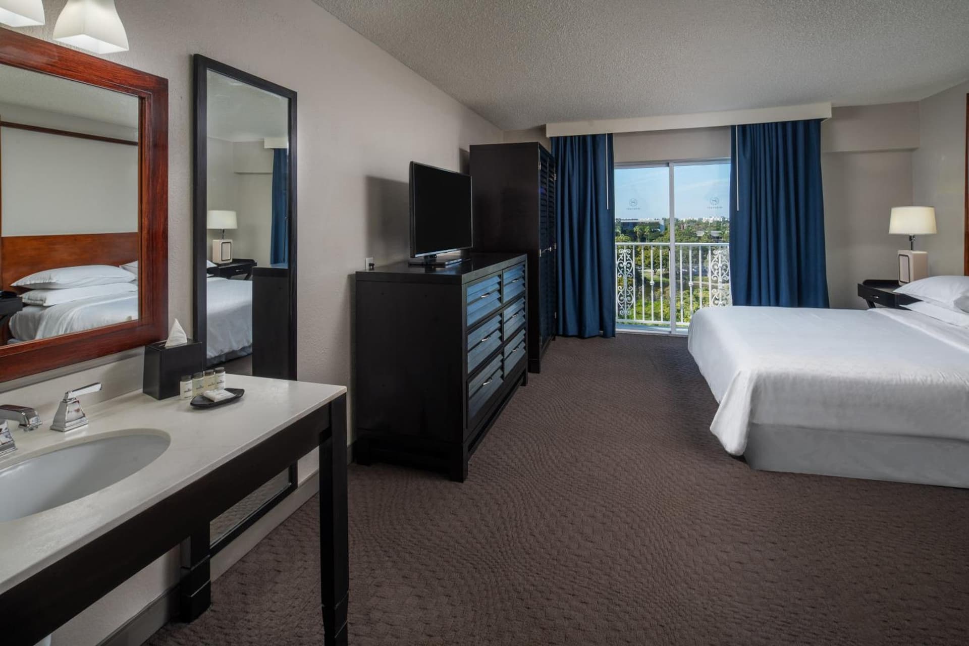 Sheraton Suites Fort Lauderdale at Cypress Creek gallery photo in Fort Lauderdale, FL — image 30