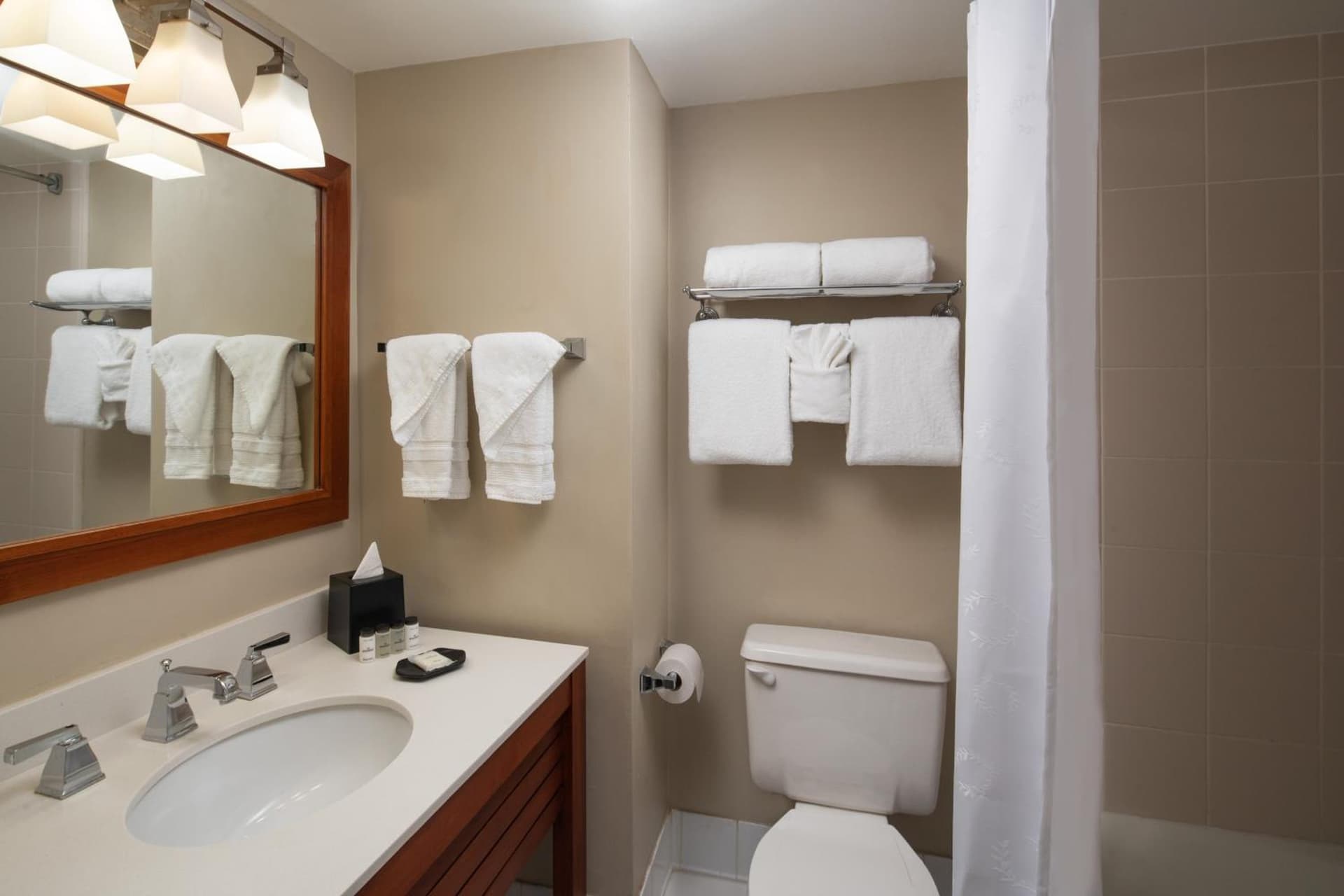 Sheraton Suites Fort Lauderdale at Cypress Creek gallery photo in Fort Lauderdale, FL — image 29