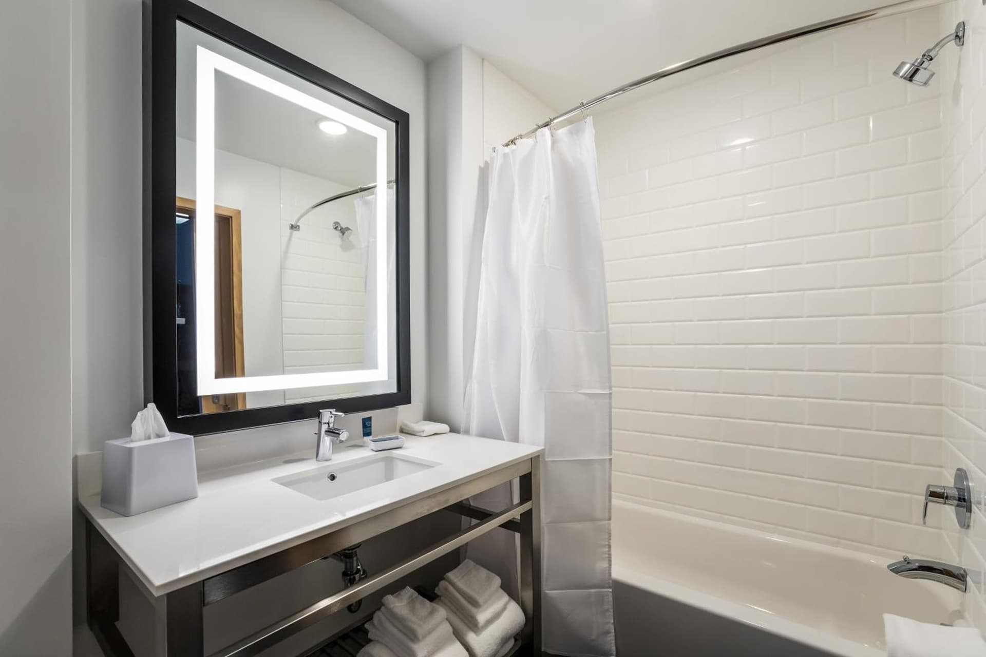 Four Points by Sheraton Elkhart gallery photo in Elkhart, IN — image 5