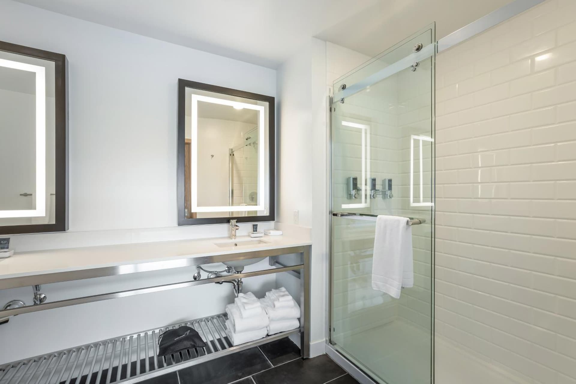 Four Points by Sheraton Elkhart gallery photo in Elkhart, IN — image 46