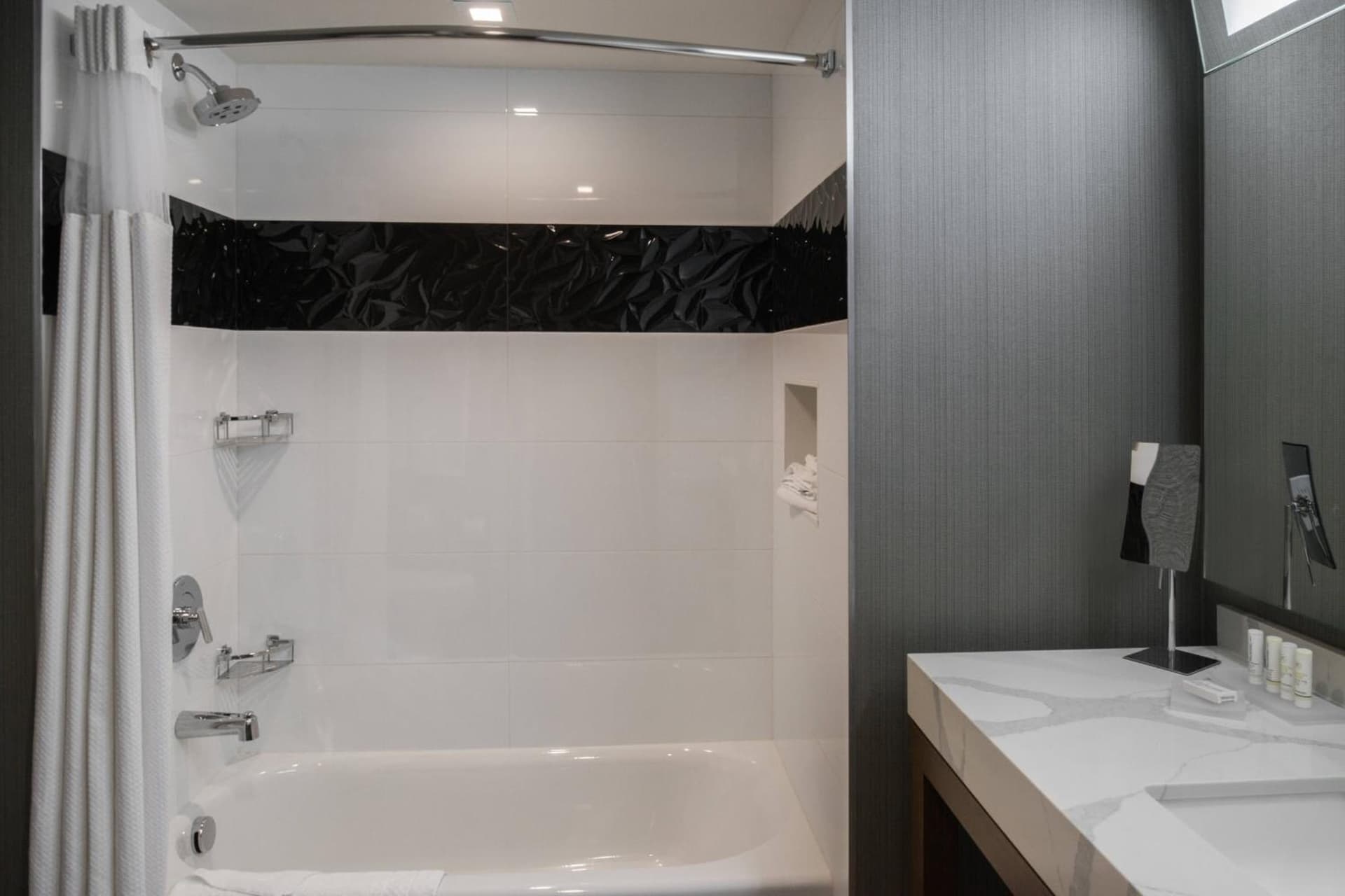 Courtyard by Marriott Temecula Murrieta interior in Murrieta, CA — gallery photo 2