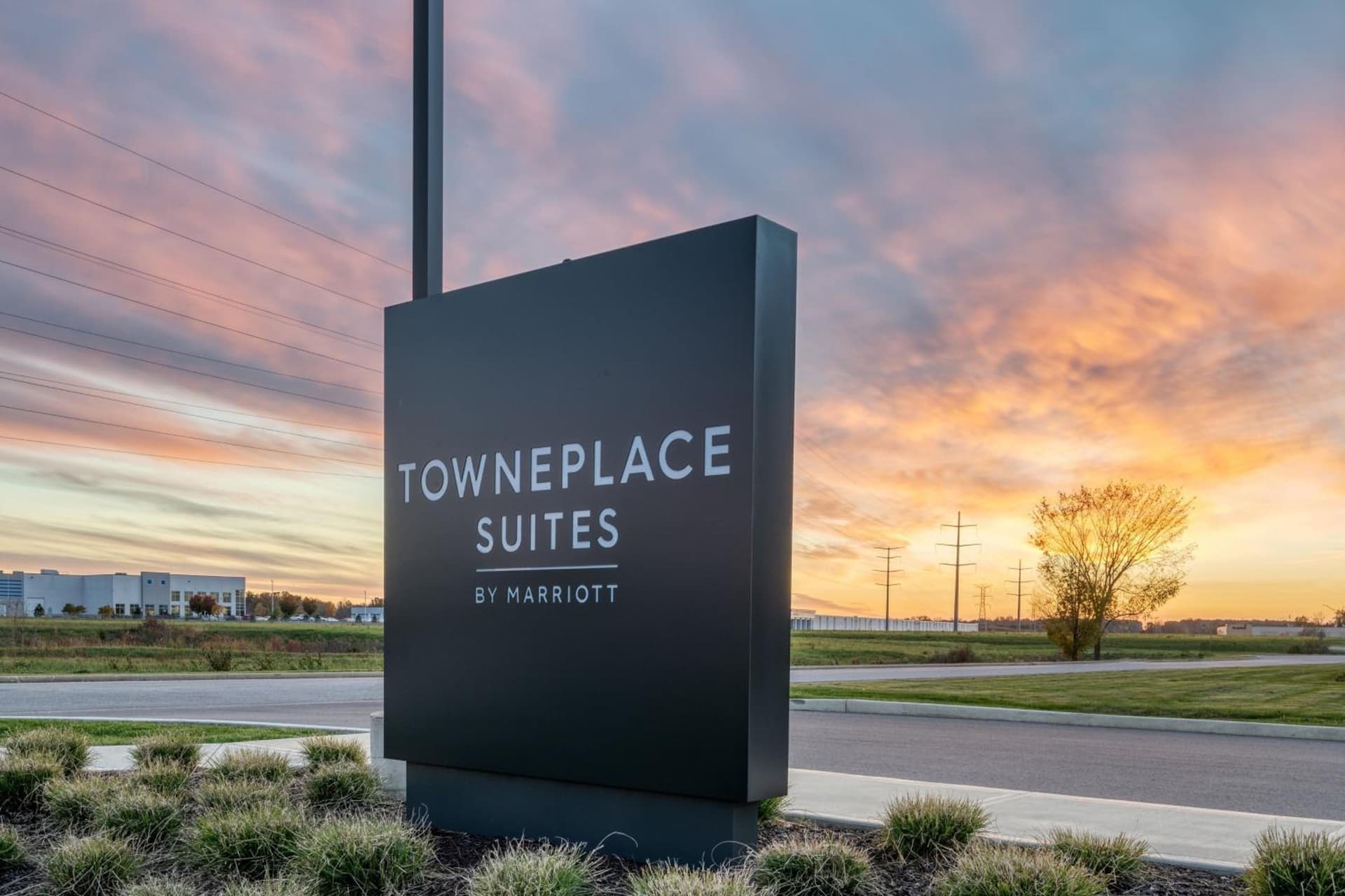 TownePlace Suites by Marriott Indianapolis Airport interior in Indianapolis, IN — gallery photo 2