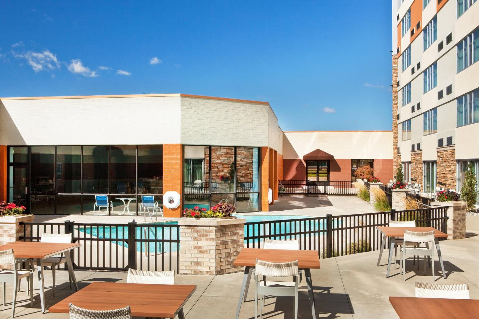 Four Points By Sheraton - Saginaw interior in Saginaw, MI — gallery photo 2
