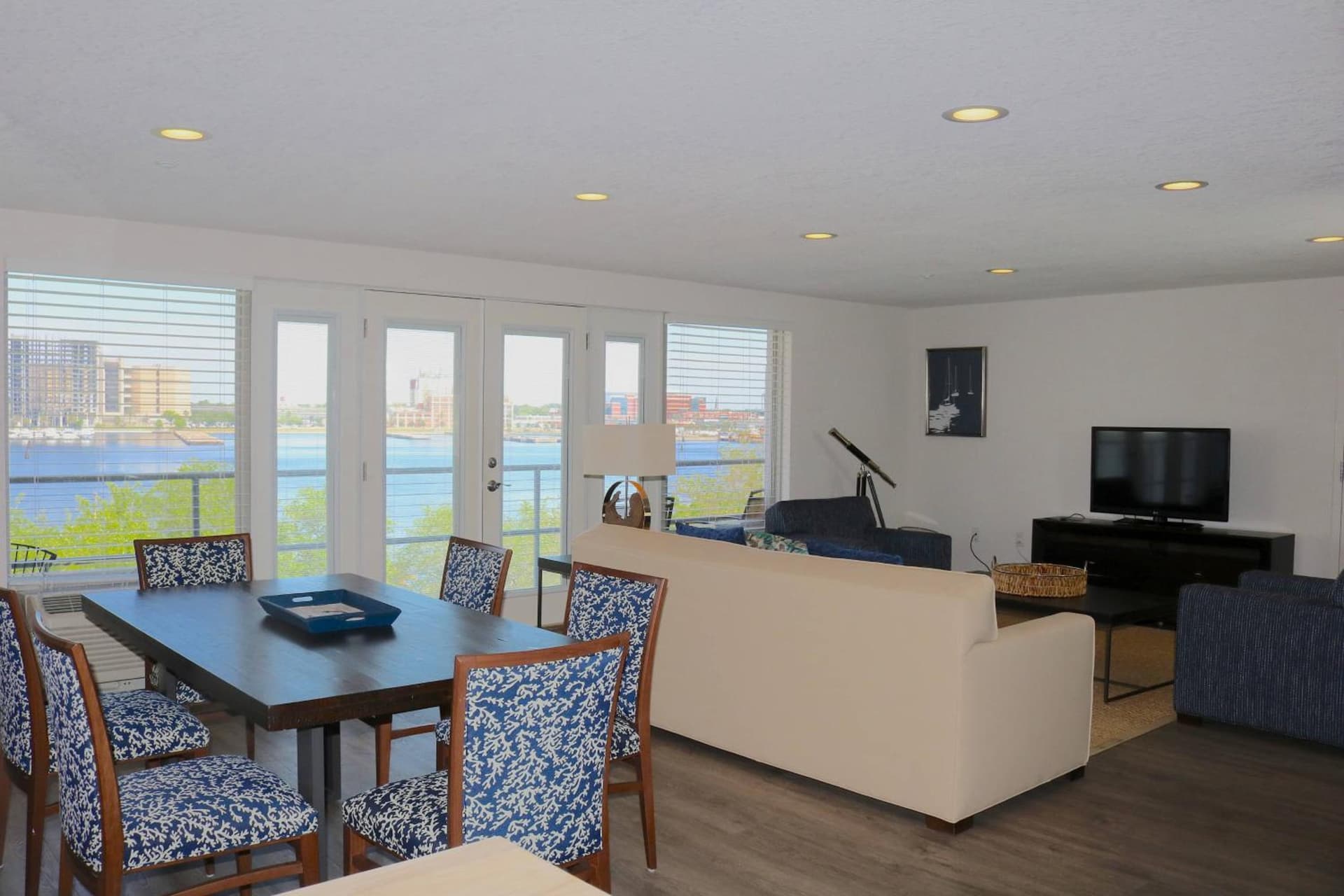 Southbank Hotel Jacksonville Riverwalk gallery photo in Jacksonville, FL — image 10