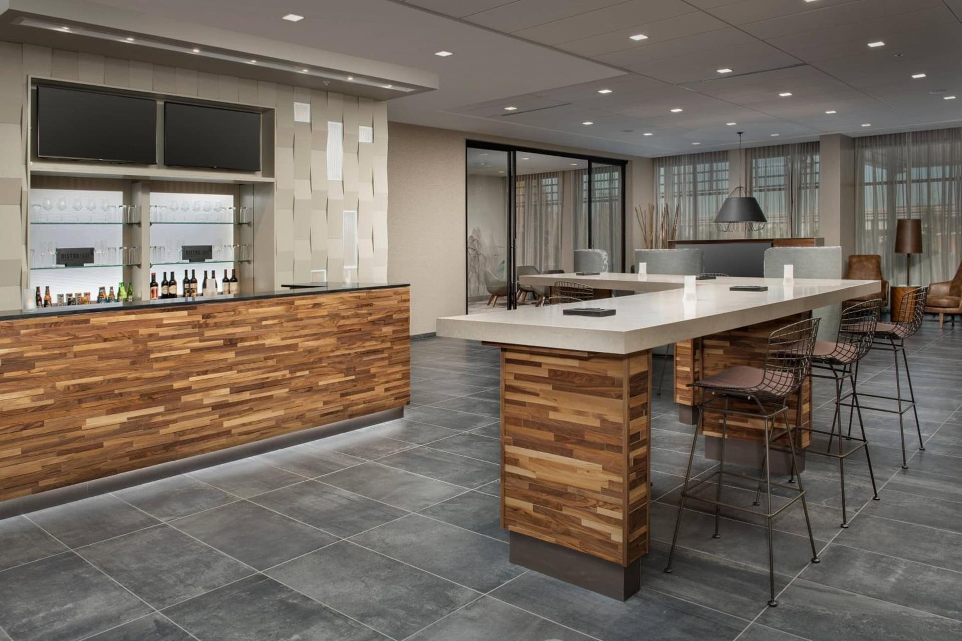 Courtyard by Marriott Portland East gallery photo in Portland, OR — image 10