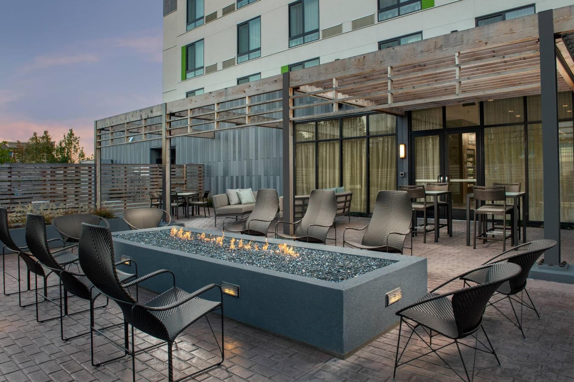 Courtyard by Marriott Portland East gallery photo in Portland, OR — image 32