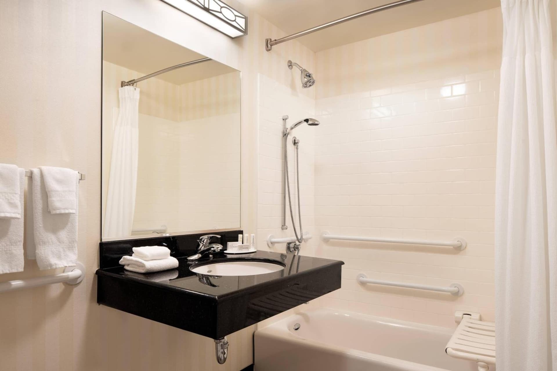 Fairfield Inn & Suites Redding interior in Redding, CA — gallery photo 2