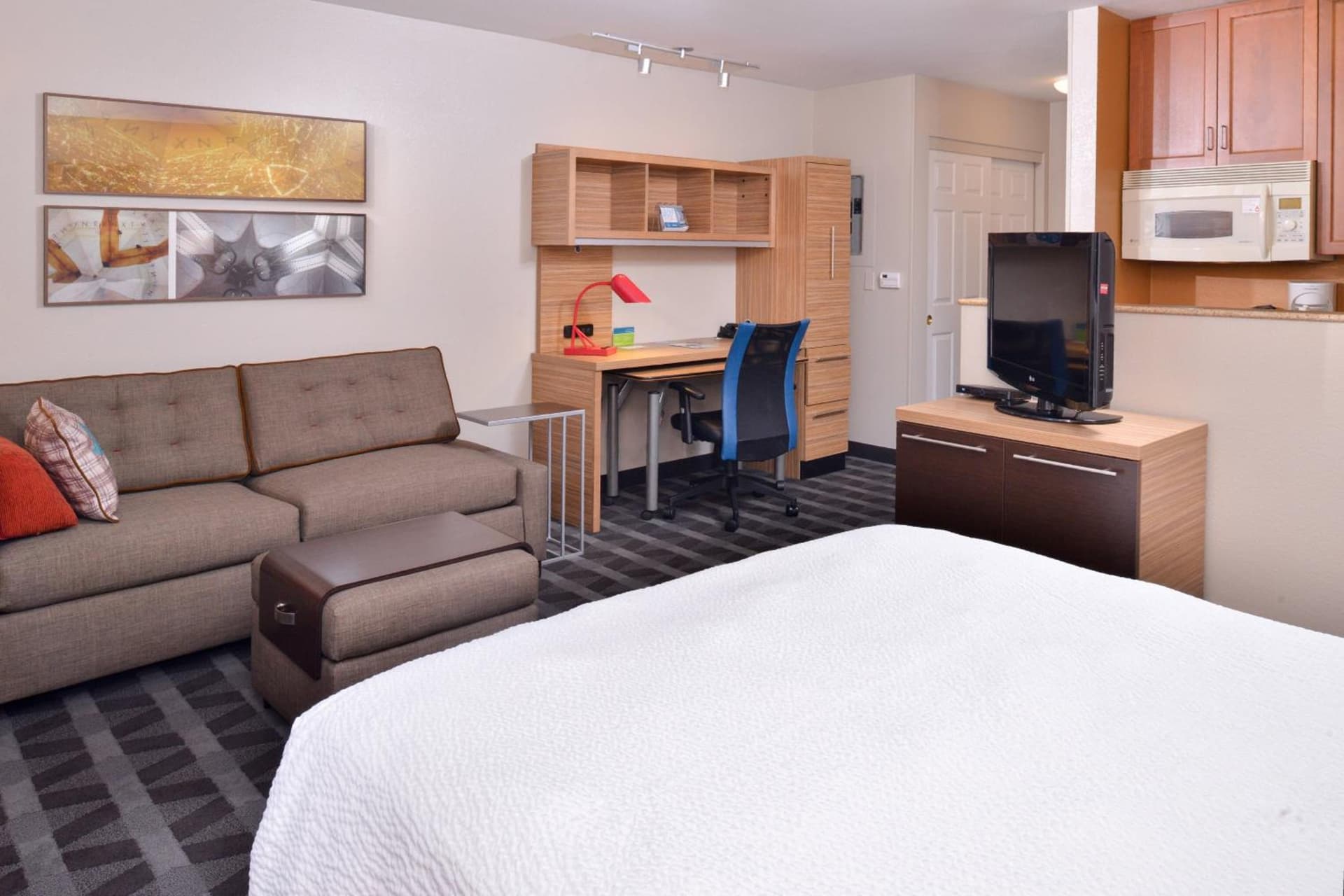 TownePlace Suites by Marriott Ontario Airport gallery photo in Rancho Cucamonga, CA — image 8