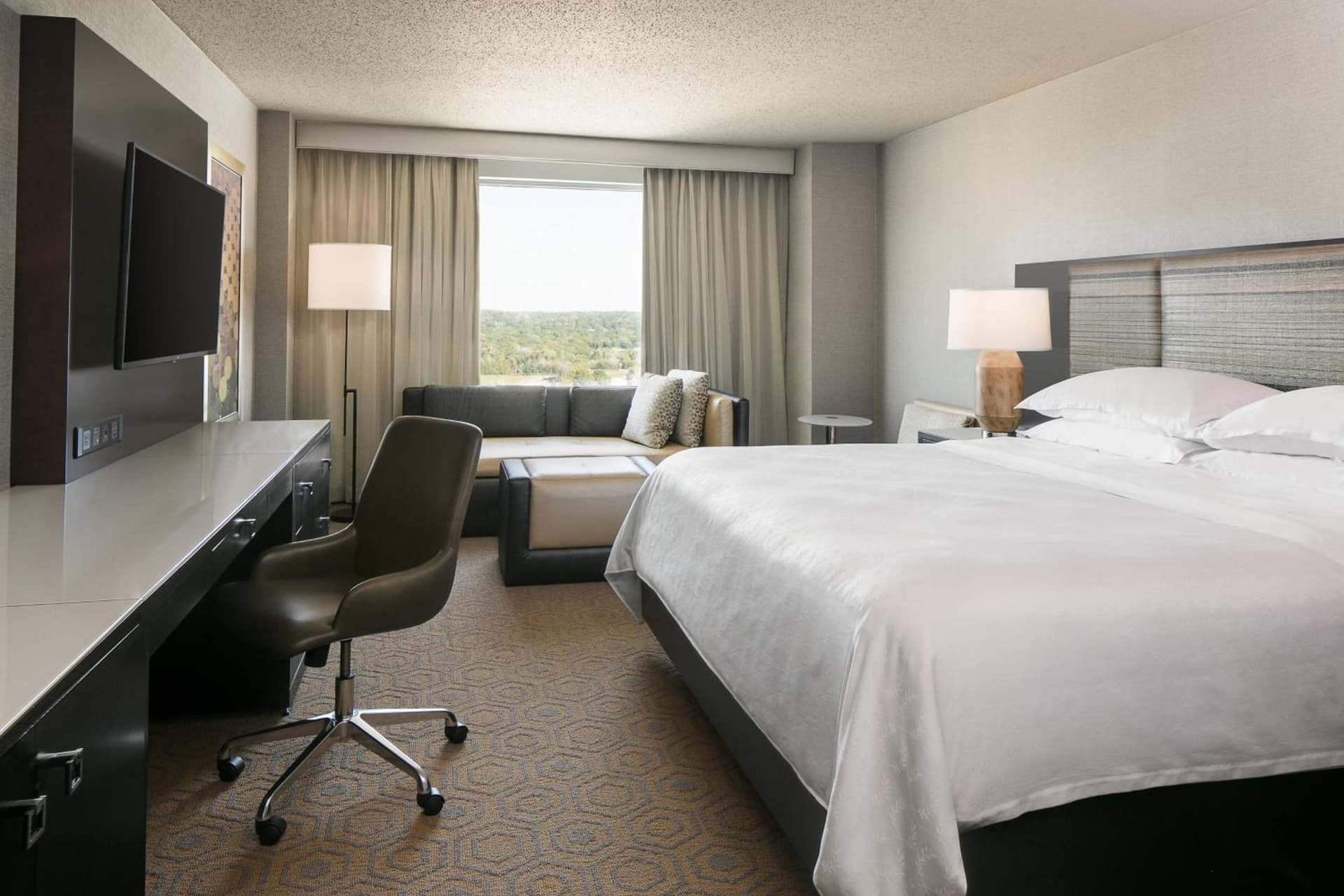 Sheraton Overland Park Hotel at the Convention Center gallery photo in Overland Park, KS — image 19