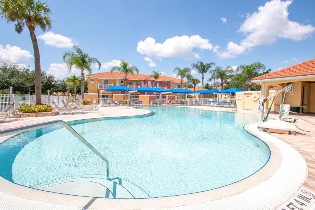 Disney Paradise! Pools, lakes, and playgrounds! interior in Kissimmee, FL — gallery photo 2
