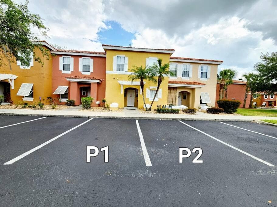 Disney Paradise! Pools, lakes, and playgrounds! featured exterior or lobby in Kissimmee, FL — similar hotel