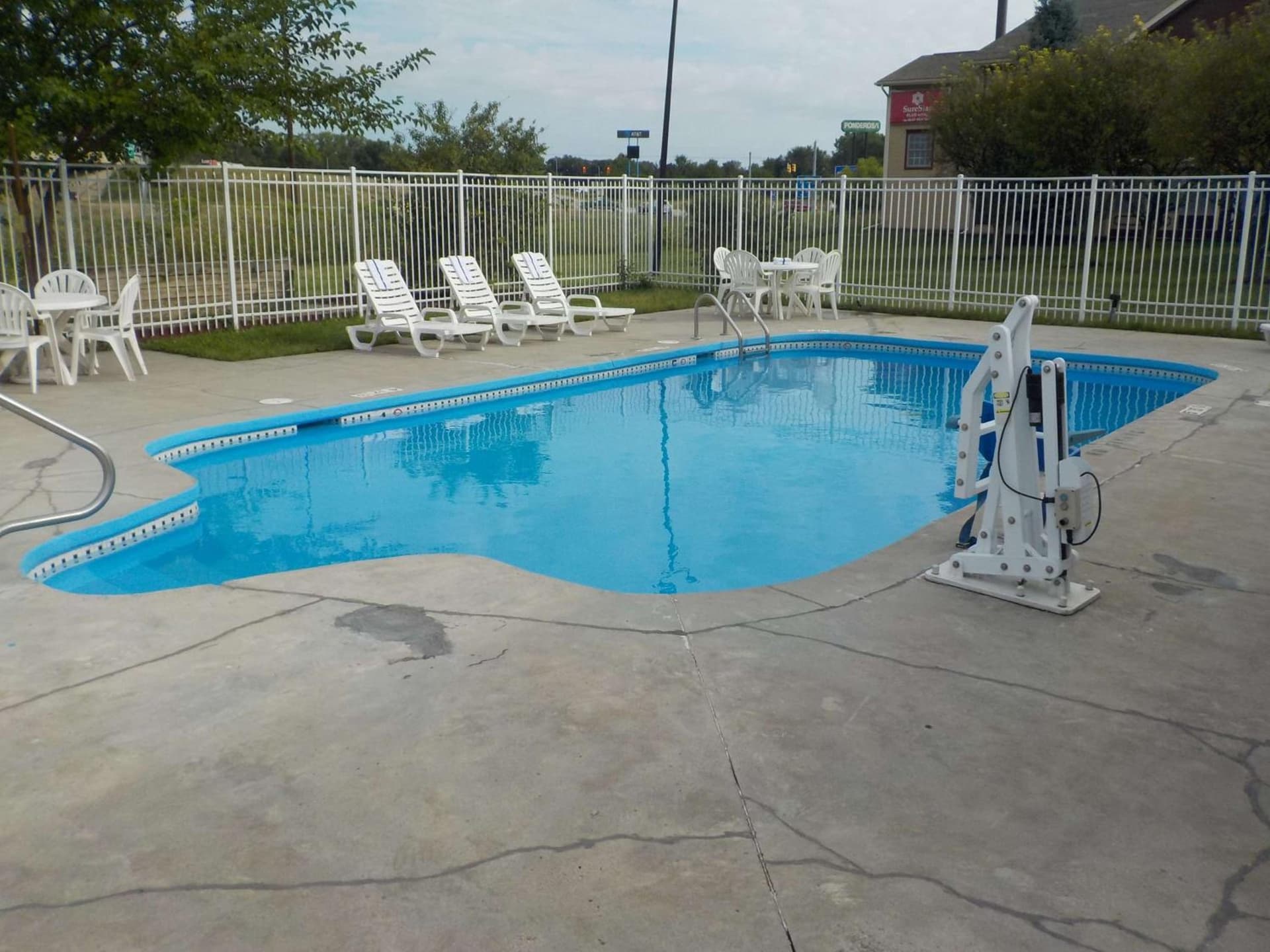 SureStay Plus Hotel by Best Western Auburn gallery photo in Auburn, IN — image 19
