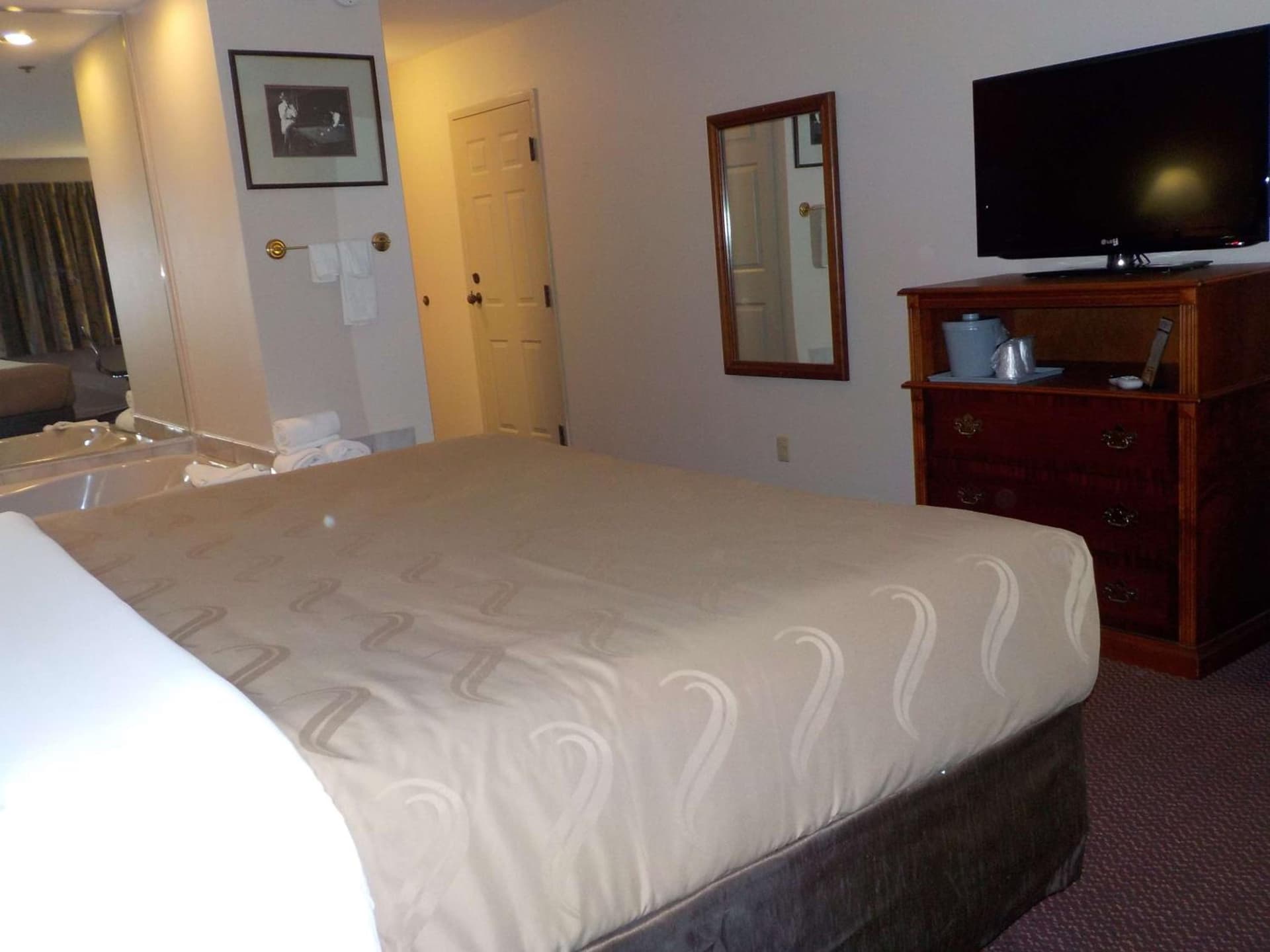 SureStay Plus Hotel by Best Western Auburn gallery photo in Auburn, IN — image 26