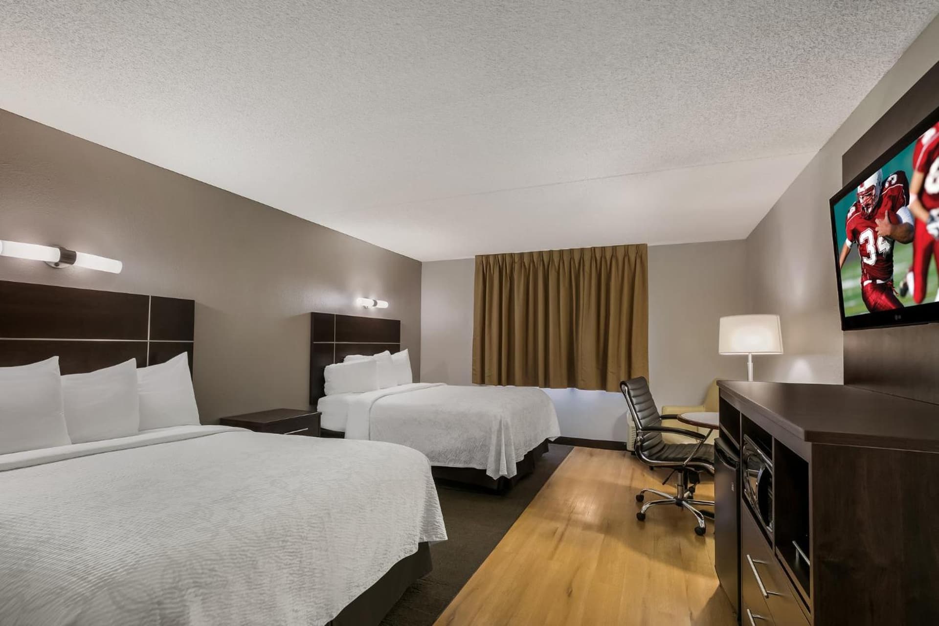 Red Roof Inn PLUS+ & Suites Knoxville West - Cedar Bluff gallery photo in Knoxville, TN — image 37