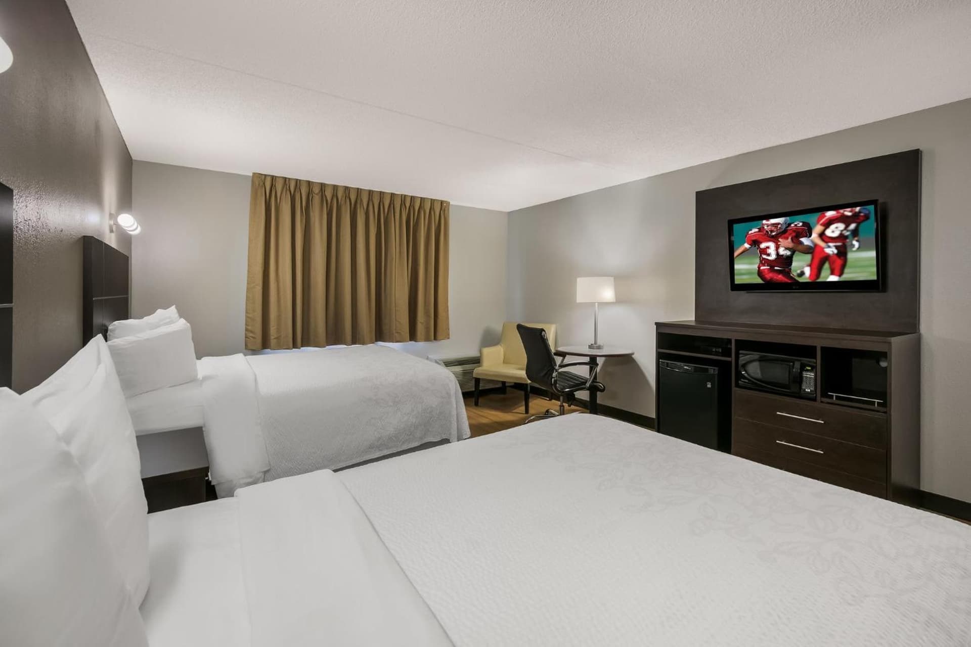 Red Roof Inn PLUS+ & Suites Knoxville West - Cedar Bluff gallery photo in Knoxville, TN — image 15