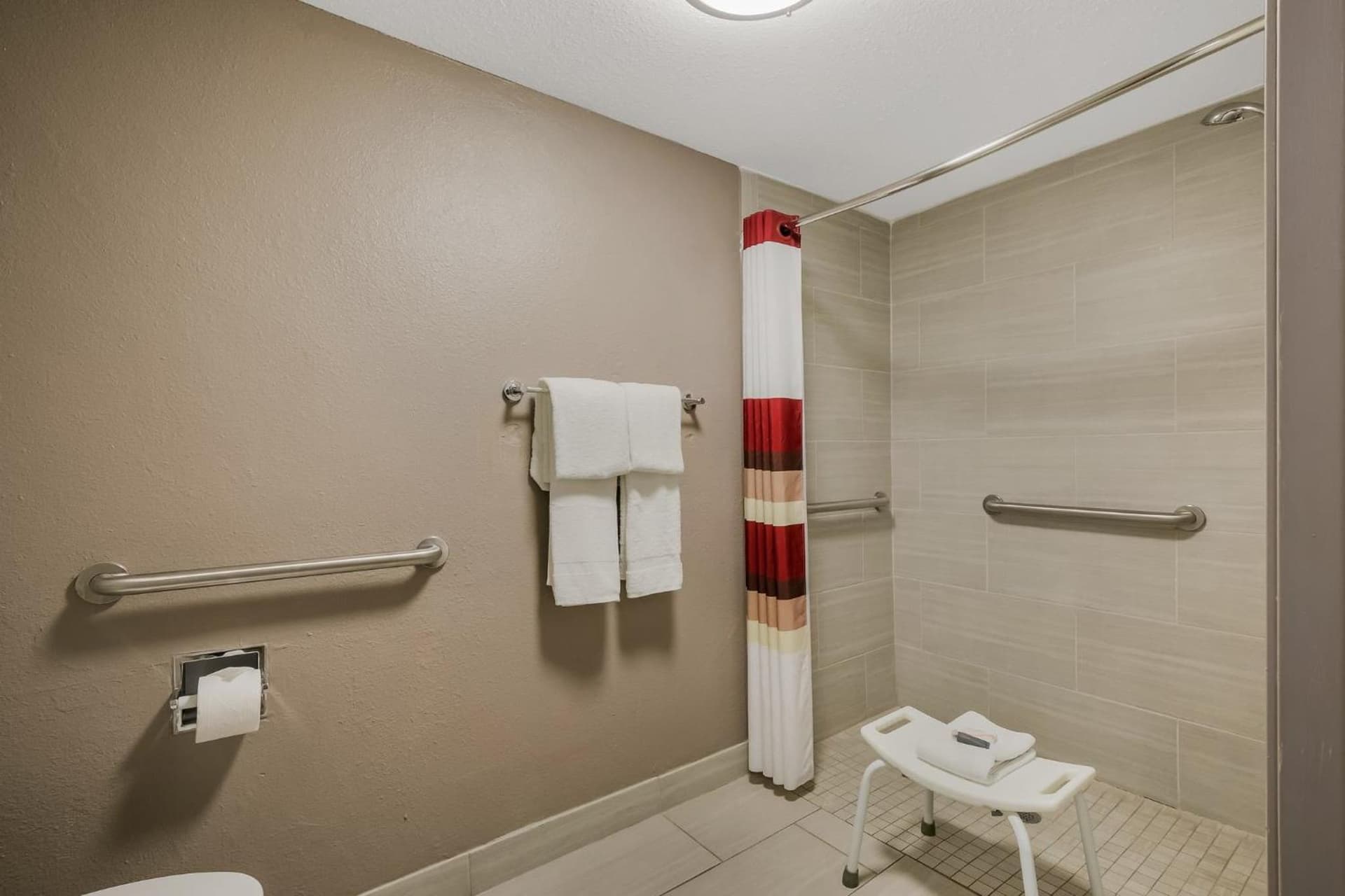 Red Roof Inn PLUS+ & Suites Knoxville West - Cedar Bluff gallery photo in Knoxville, TN — image 18
