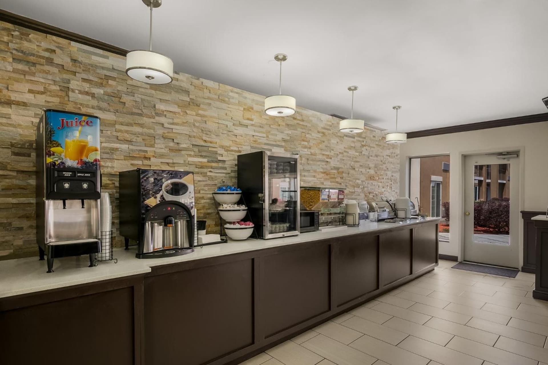Red Roof Inn PLUS+ & Suites Knoxville West - Cedar Bluff gallery photo in Knoxville, TN — image 49