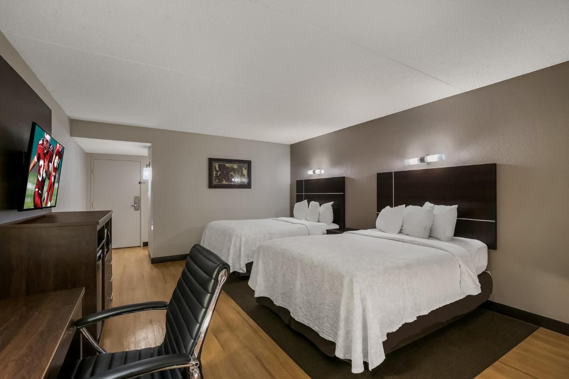 Red Roof Inn PLUS+ & Suites Knoxville West - Cedar Bluff gallery photo in Knoxville, TN — image 13