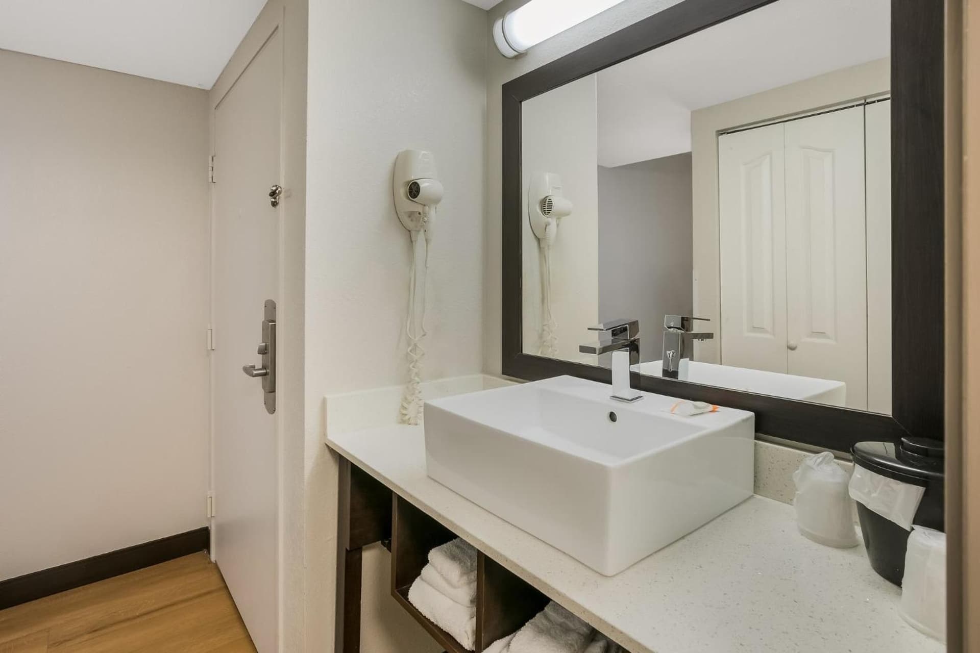 Red Roof Inn PLUS+ & Suites Knoxville West - Cedar Bluff gallery photo in Knoxville, TN — image 53