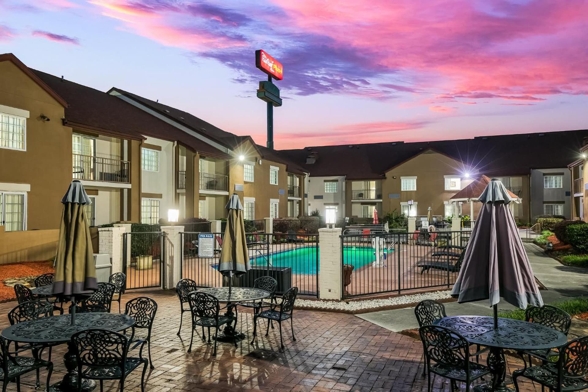 Red Roof Inn PLUS+ & Suites Knoxville West - Cedar Bluff gallery photo in Knoxville, TN — image 28