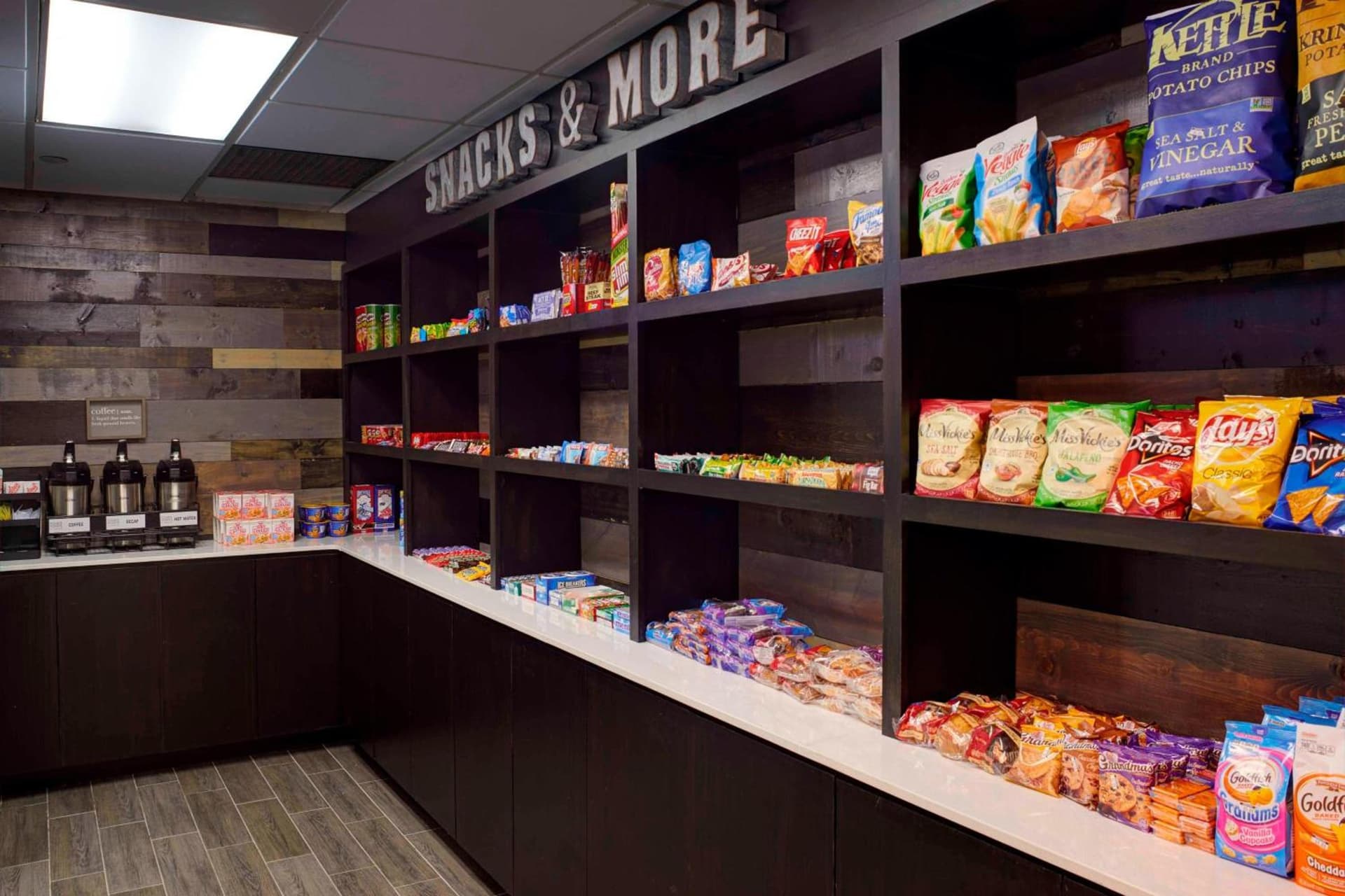 Four Points by Sheraton Detroit Novi interior in Novi, MI — gallery photo 2