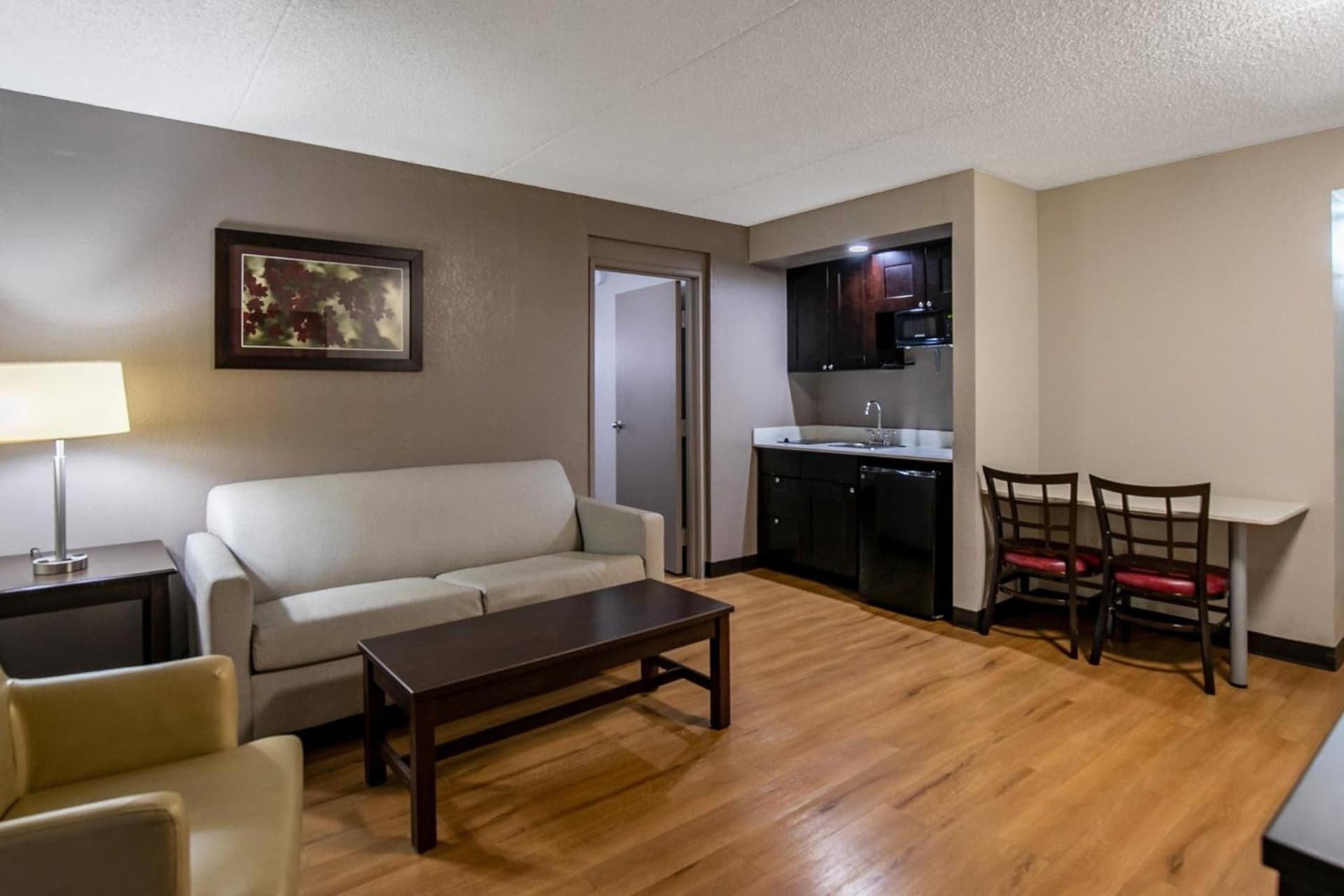 Red Roof Inn PLUS+ & Suites Knoxville West - Cedar Bluff gallery photo in Knoxville, TN — image 43