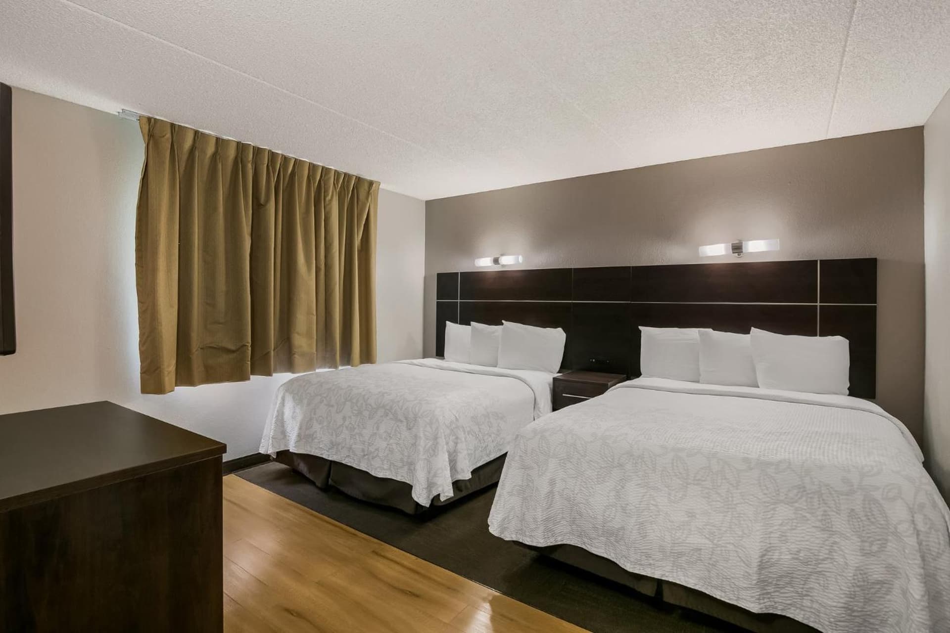 Red Roof Inn PLUS+ & Suites Knoxville West - Cedar Bluff gallery photo in Knoxville, TN — image 32