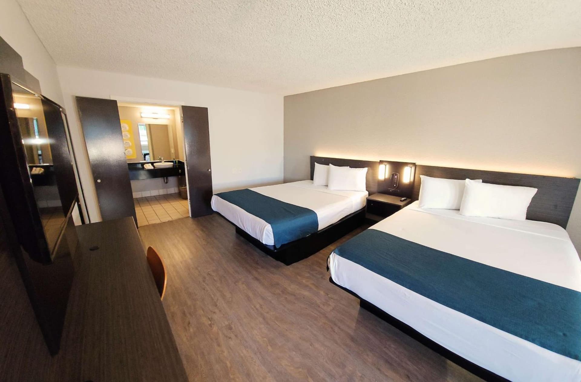 Motel 6-Anaheim, CA - Maingate interior in Anaheim, CA — gallery photo 2